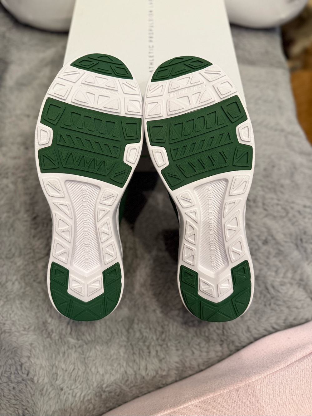 New Men’s Size 13 APL Men's TechLoom Wave Knit Sneaker - Forest Green/White - Picture 4 of 4